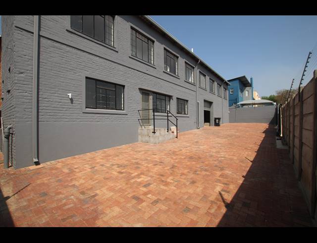 1,683M² FACTORY FOR SALE IN SEBENZA